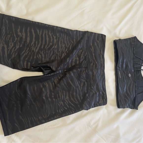 DKNY activewear set never worn size medium - Picture 6 of 6